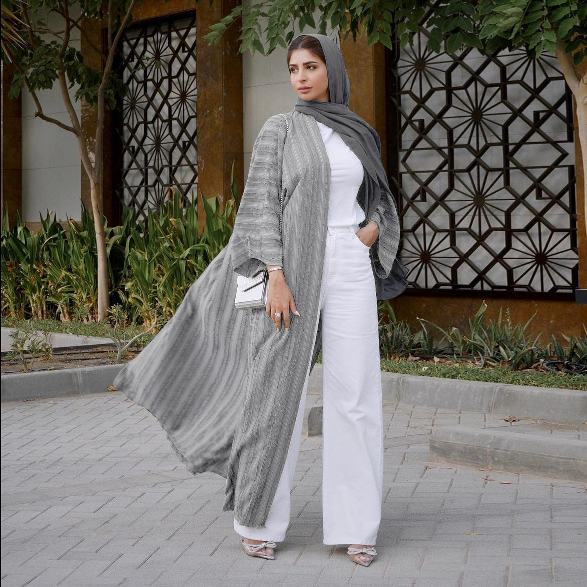 Die "Flora" Frühlingsabaya: Atemberaubender Kaftan im marokkanischen Stil und Dubai Robe mit Aufdruck