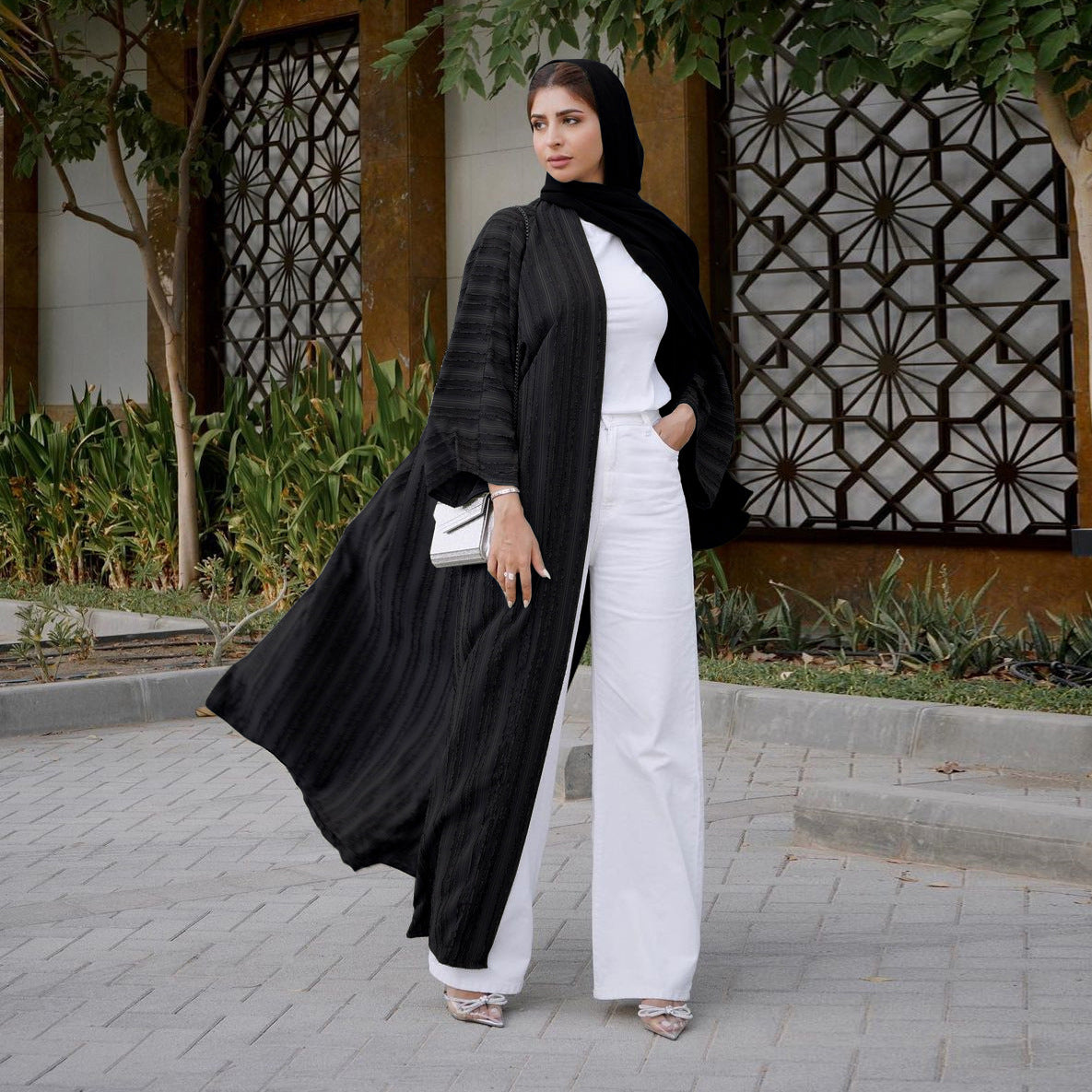 Die "Flora" Frühlingsabaya: Atemberaubender Kaftan im marokkanischen Stil und Dubai Robe mit Aufdruck