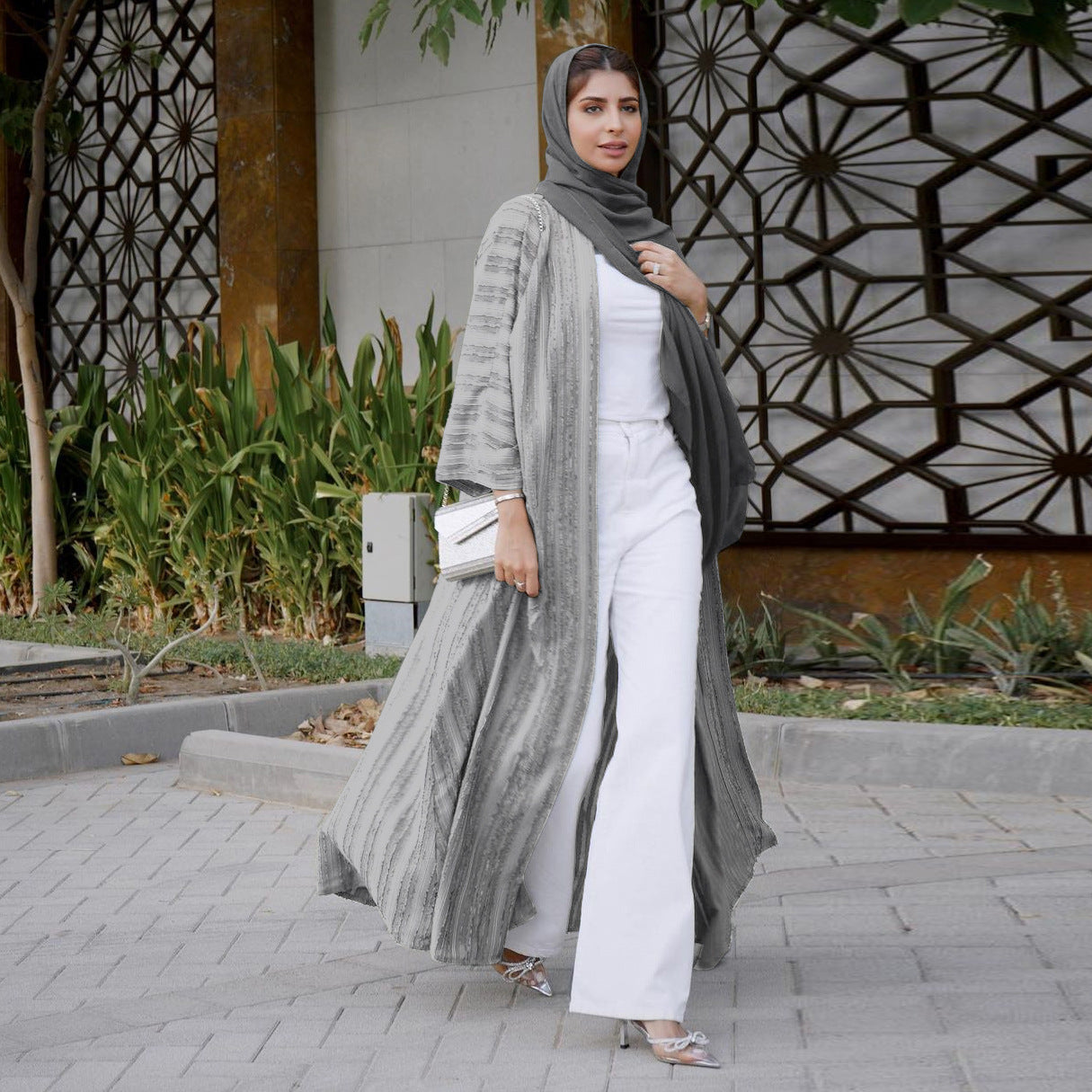 Die "Flora" Frühlingsabaya: Atemberaubender Kaftan im marokkanischen Stil und Dubai Robe mit Aufdruck