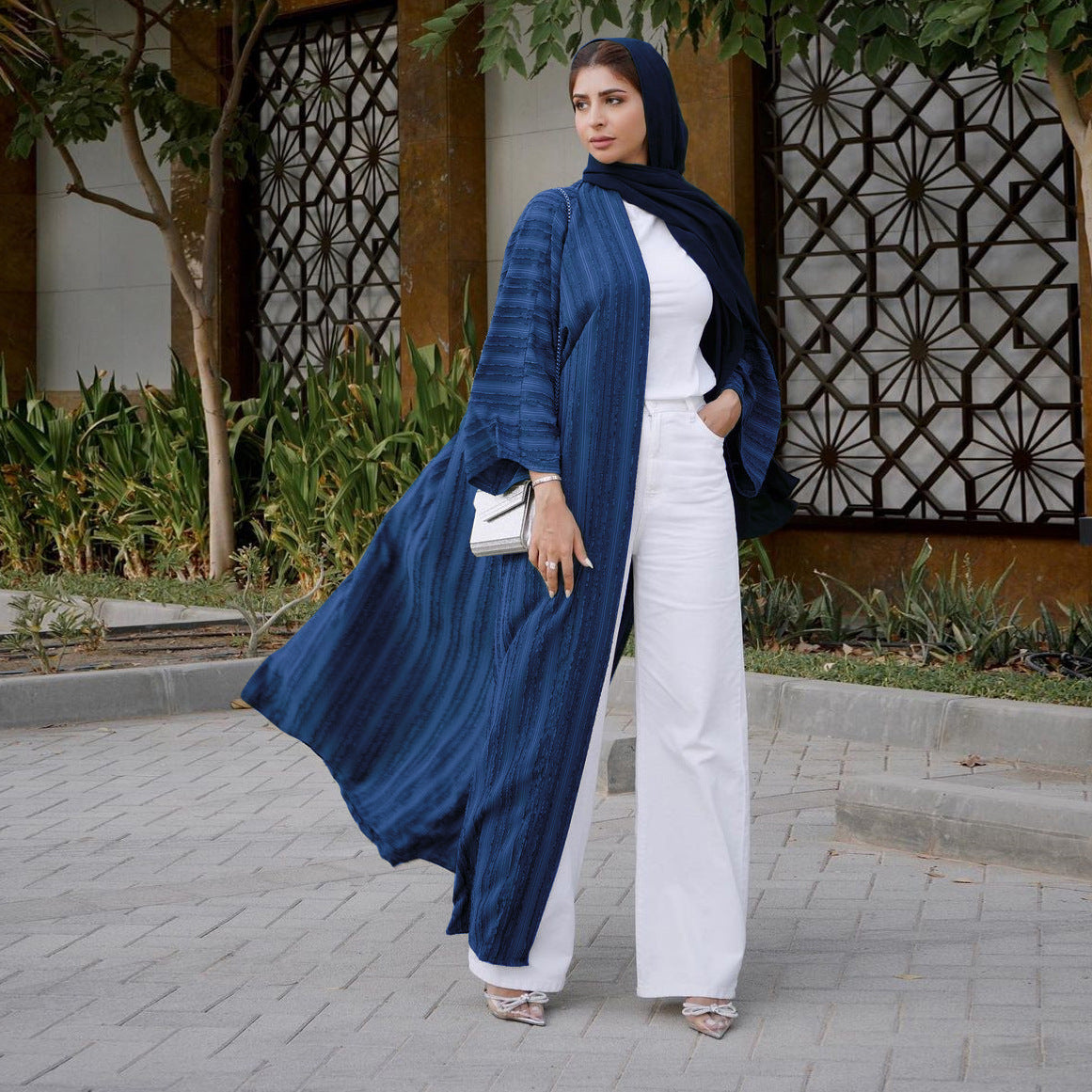 Die "Flora" Frühlingsabaya: Atemberaubender Kaftan im marokkanischen Stil und Dubai Robe mit Aufdruck
