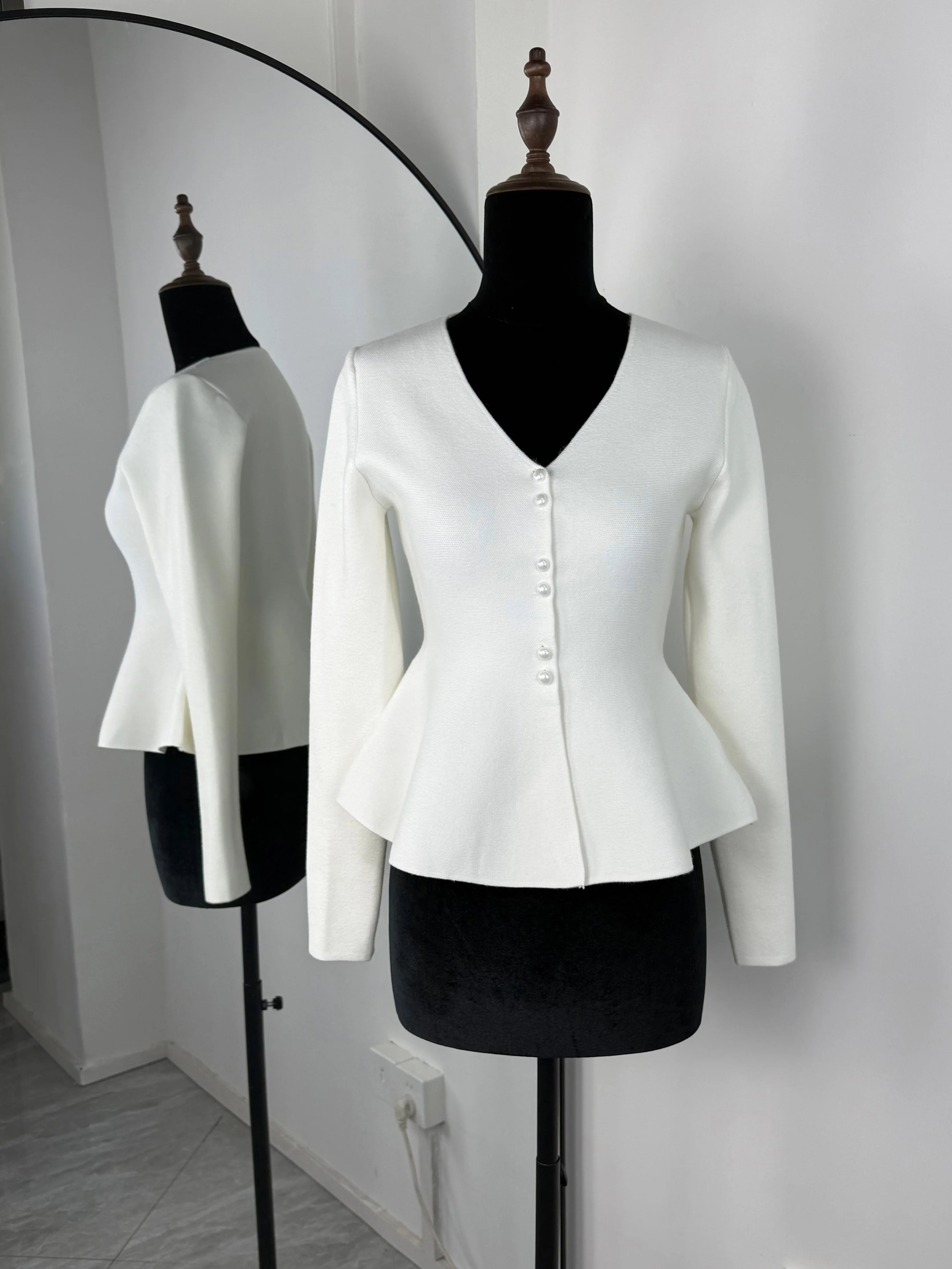 Women’s Ruffled Knit Cardigan – Elegant V-Neck Slim Fit Sweater