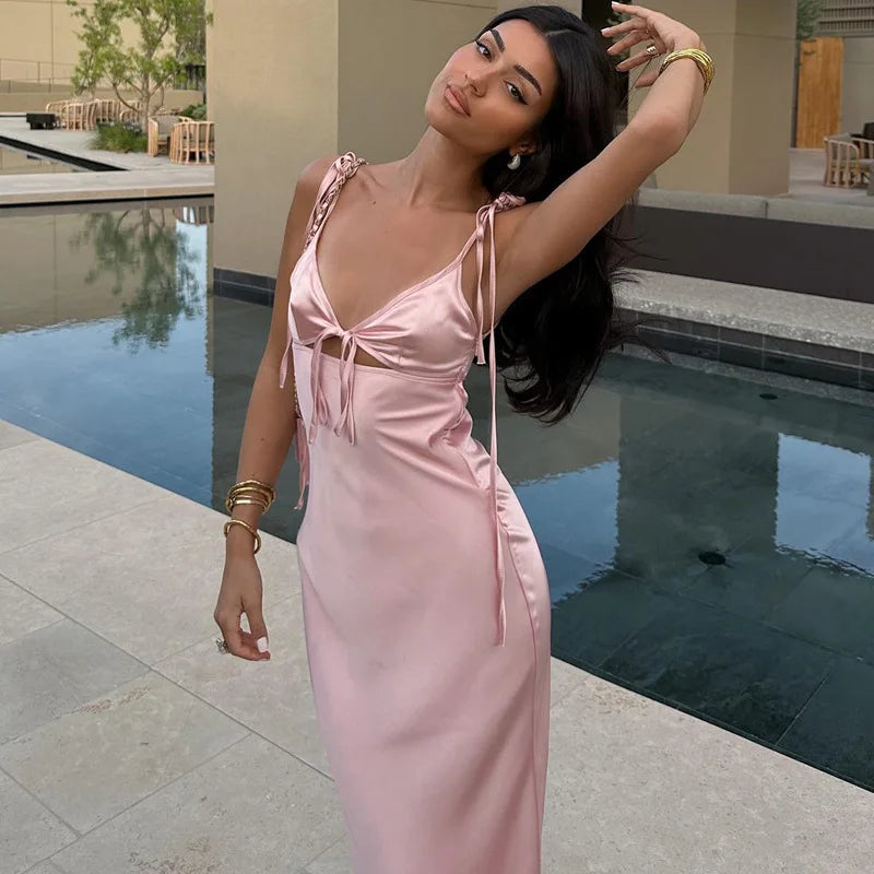 Rosa Maxikleid mit V-Ausschnitt, Cut-Out und Schnürung – Sexy Strandkleid für Damen mit Spaghettiträgern