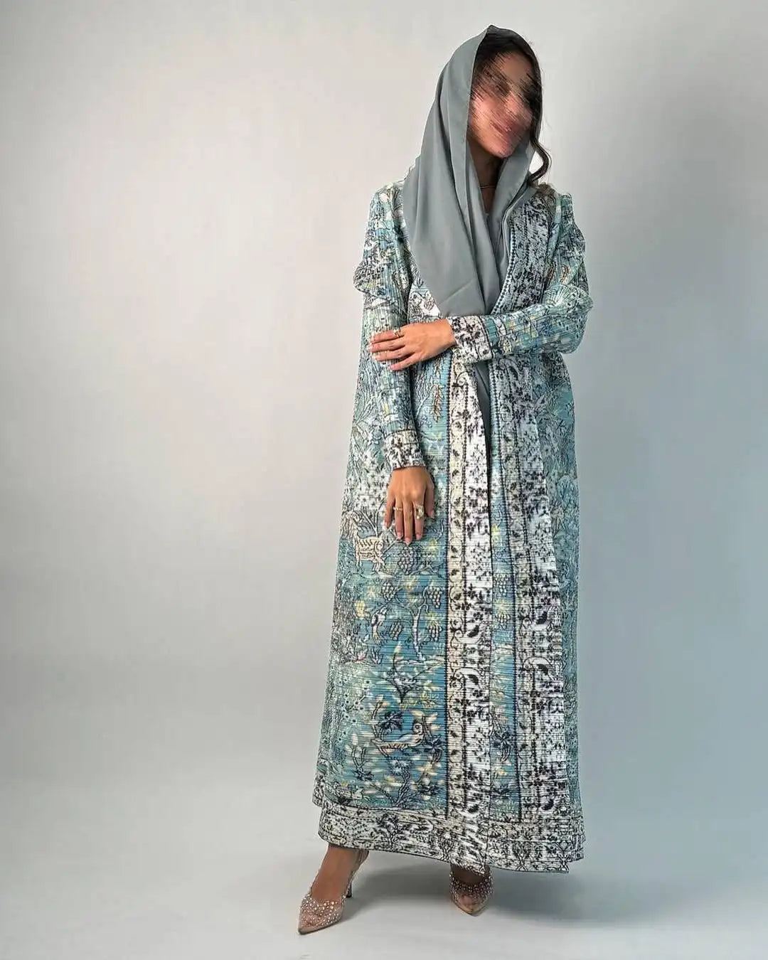 Die „Royal Archive“ Vintage Print Abaya | Offener Cardigan & Dubai Luxus Robe