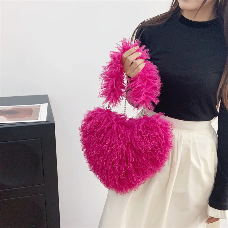Cupid’s Cloud: Premium Kunstfelltasche in Herzform aus mongolischem Kunstfell – Luxuriöse, zottelige herzförmige Umhängetasche