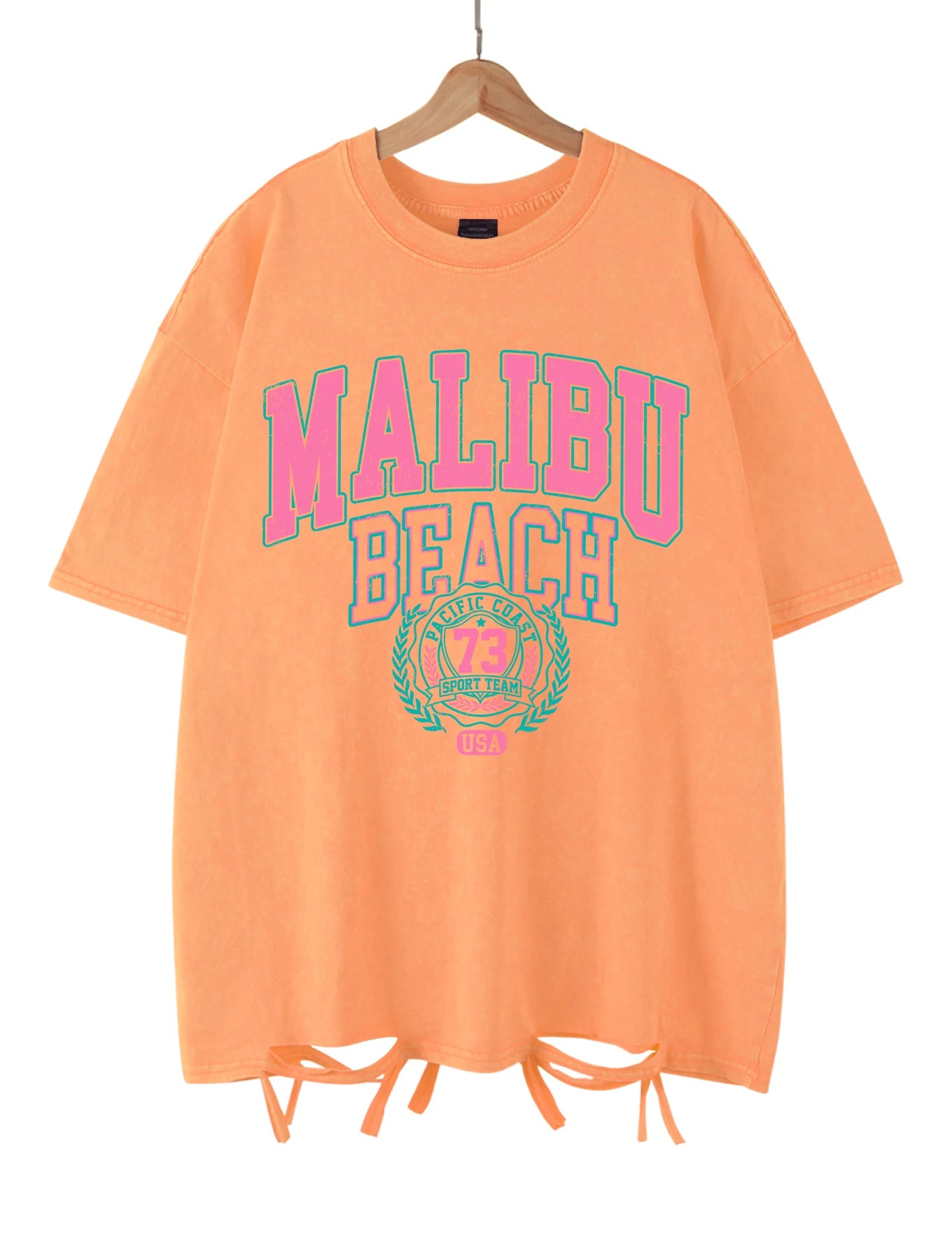 Das Malibu Retro T-Shirt: Sun-Washed Baumwoll-Grafik-T-Shirt mit Vintage-Schriftzug