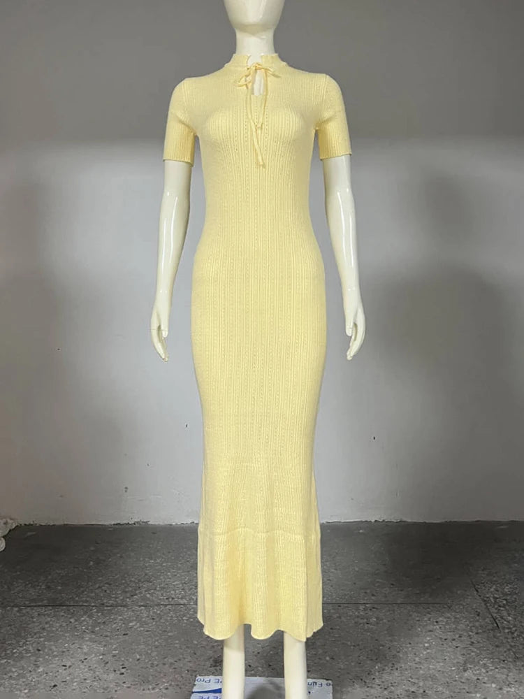 Damen Kurzarm Strick Maxikleid – Schmal geschnitten, mit Cut-Outs, Retro