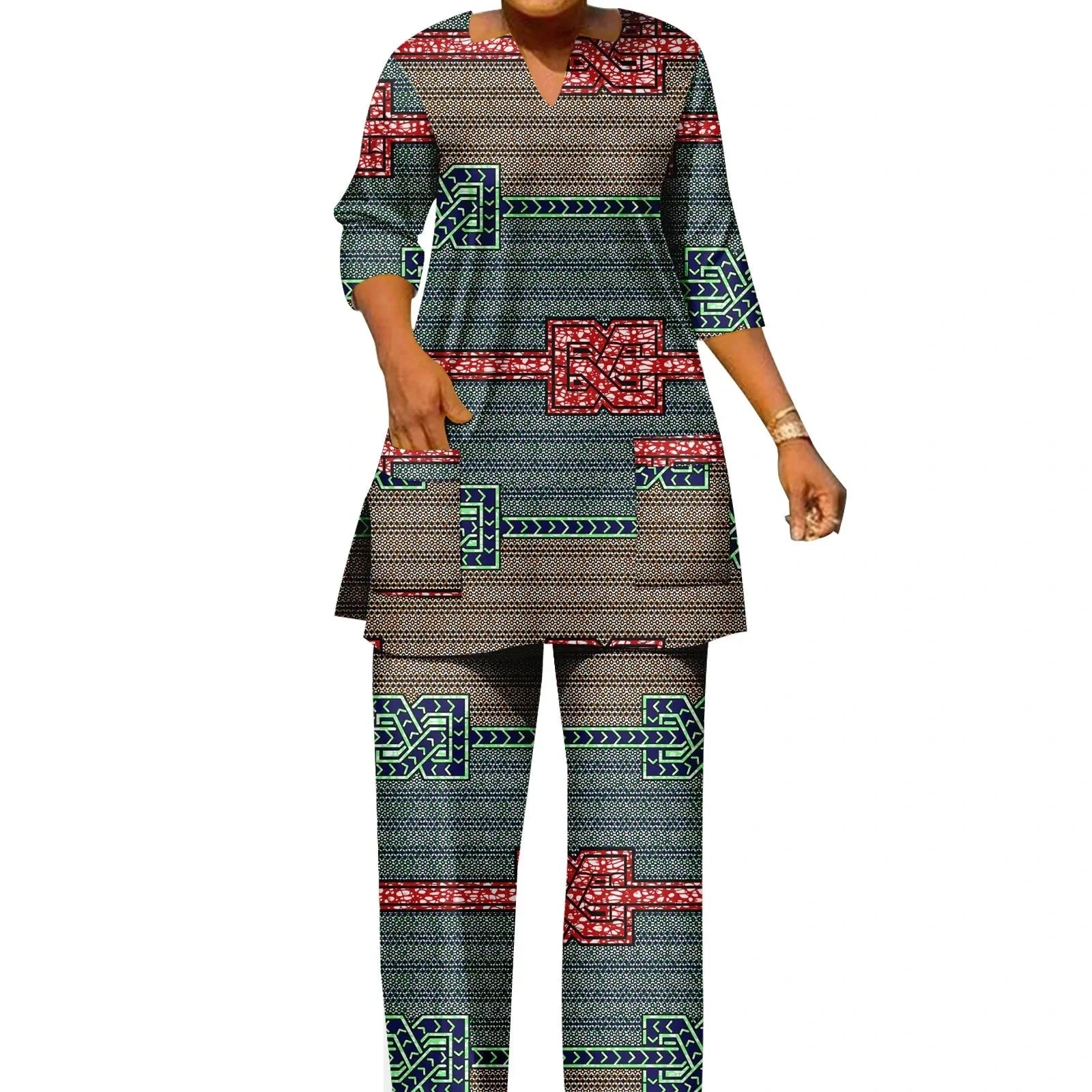 Das "Kente Luxe" Co-ord: Afrikanisch bedrucktes, lebhaftes V-Neck-Hemd & maßgeschneiderte Hose im Set