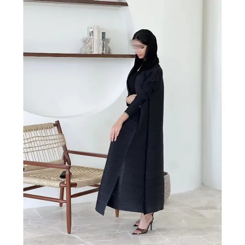 Die „Royal Archive“ Vintage Print Abaya | Offener Cardigan & Dubai Luxus Robe