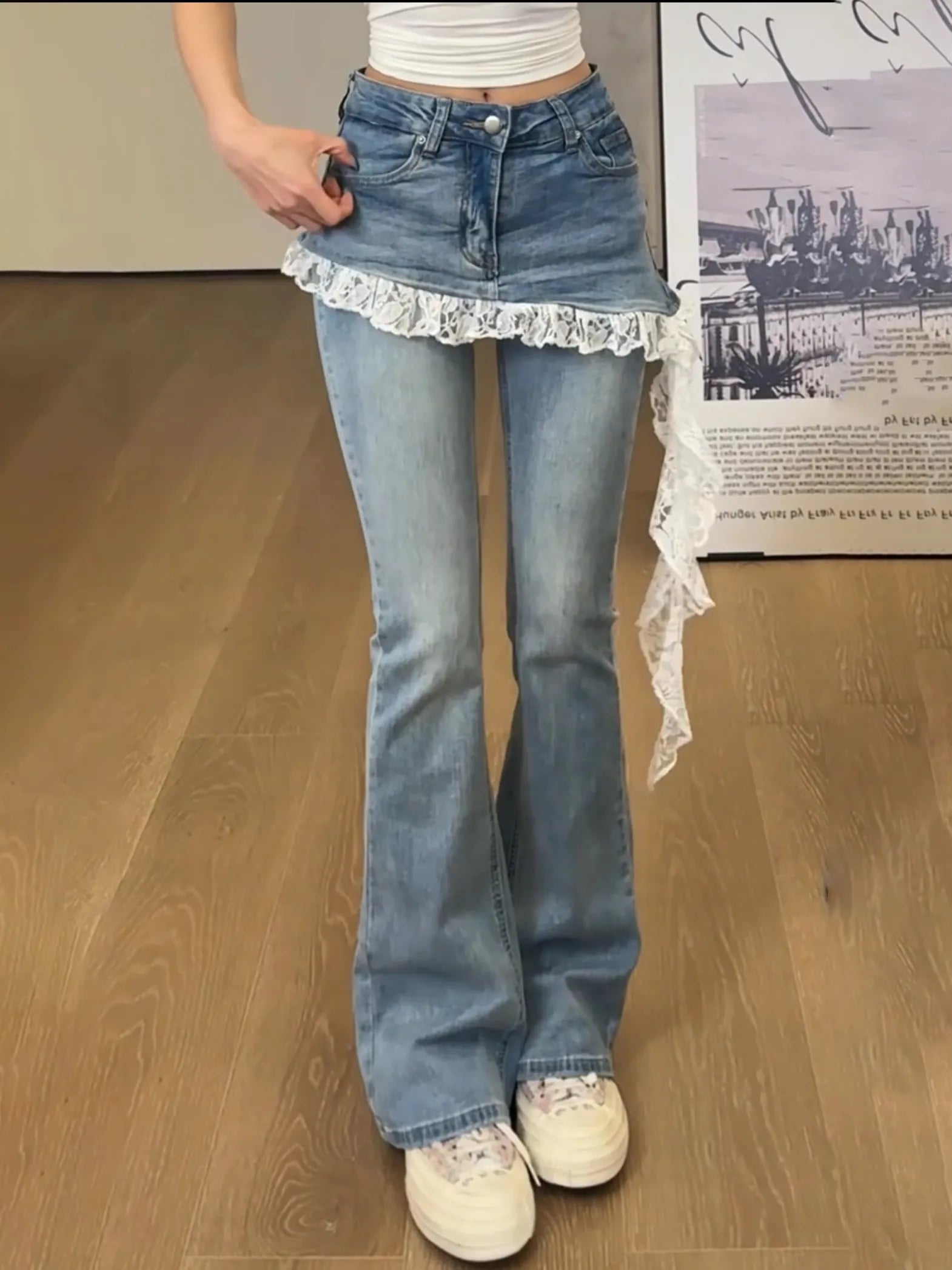 Damen Jeans mit Spitzenbesatz im Fake Two-Piece Design | Jeansrock in Mikro-Schlaghose-Optik