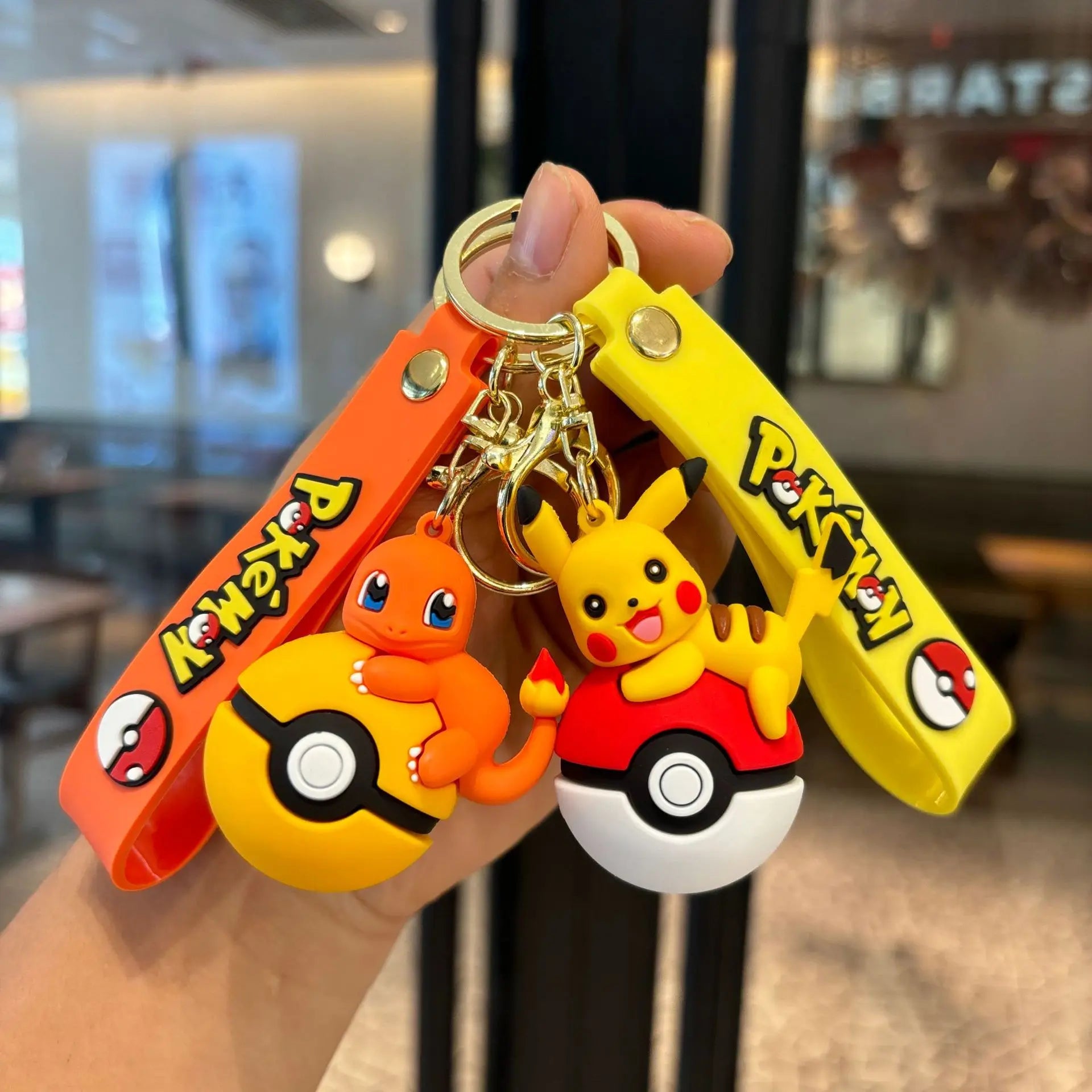 Pokémon Pokéball Schlüsselanhänger-Set mit Figuren – Pikachu, Evoli & Glumanda Schlüsselanhänger