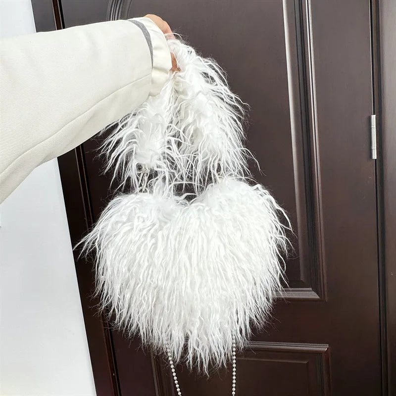 Cupid’s Cloud: Premium Kunstfelltasche in Herzform aus mongolischem Kunstfell – Luxuriöse, zottelige herzförmige Umhängetasche