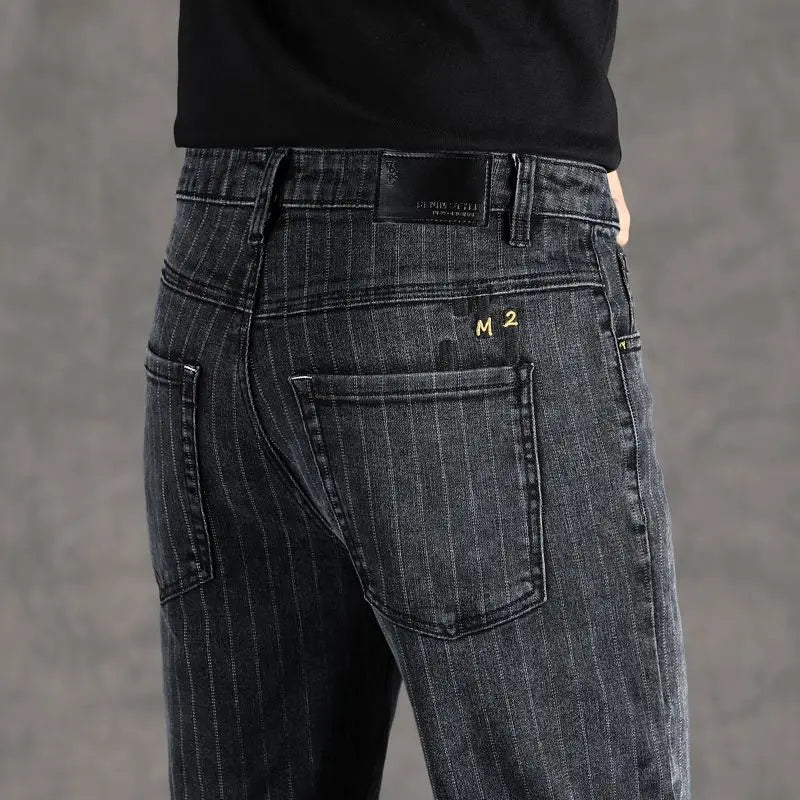 Herren hochelastische schmale Jeans – vertikal gestreifte Denim-Hose