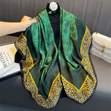 Das quadratische Seidentuch "Silk Horizon": Atemberaubender Designer-Print Hijab & großer Seidenfoulard, 110 cm
