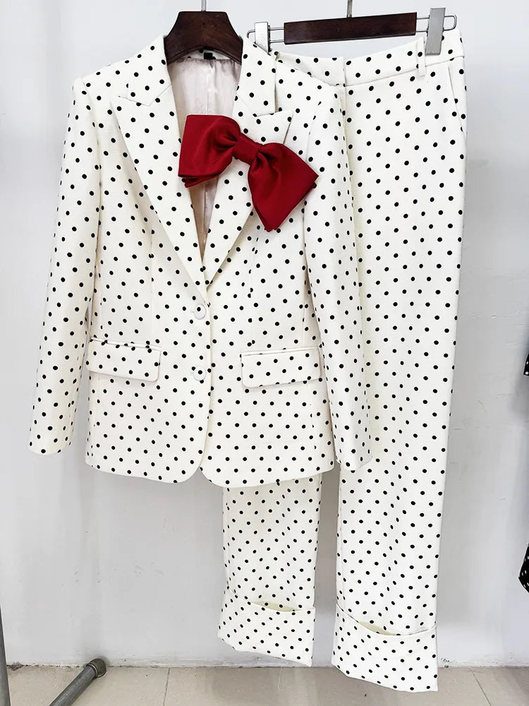 Schwarz-weißer gepunkteter Anzug für Damen | Blazer mit Schleife & maßgeschneiderte Hose Set
