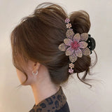 Die Haarspange „Glimmer Bloom“ – Atemberaubende florale Strass-Klammer