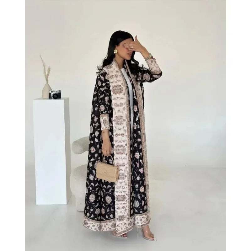 Die „Royal Archive“ Vintage Print Abaya | Offener Cardigan & Dubai Luxus Robe
