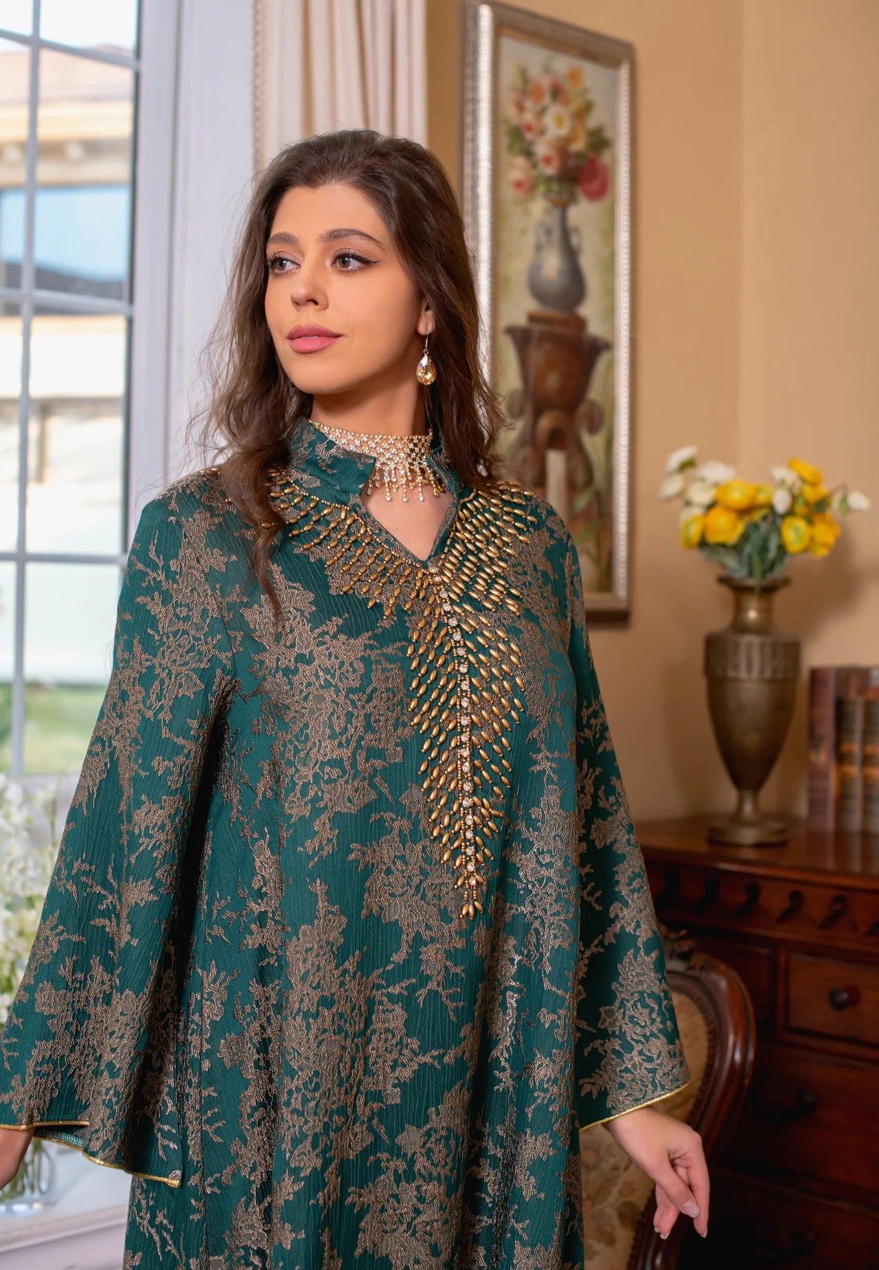 Perlenbesetzter muslimischer Abaya für Damen | Elegante Jalabiya mit Stehkragen und marokkanisches Partykleid