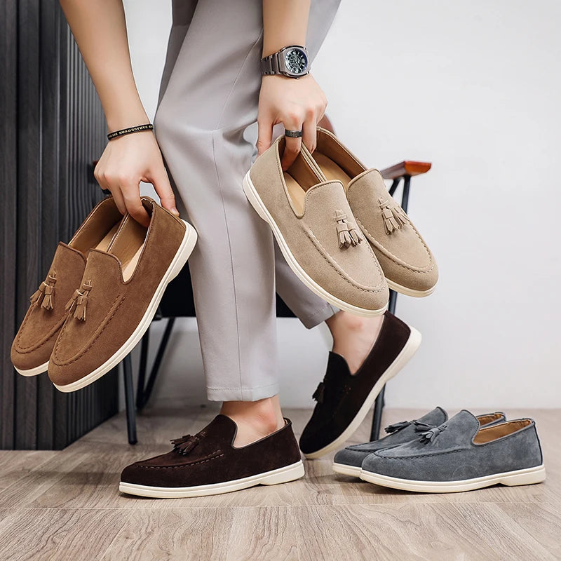 Herren Slipper aus Wildleder mit Quaste – Mokassins im klassischen britischen Stil