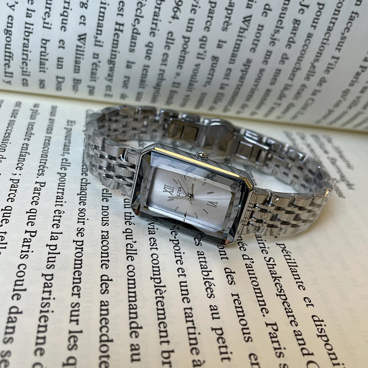 Women’s Retro Light Luxury Watch – Niche Art High-End Wristwatch for Ladies