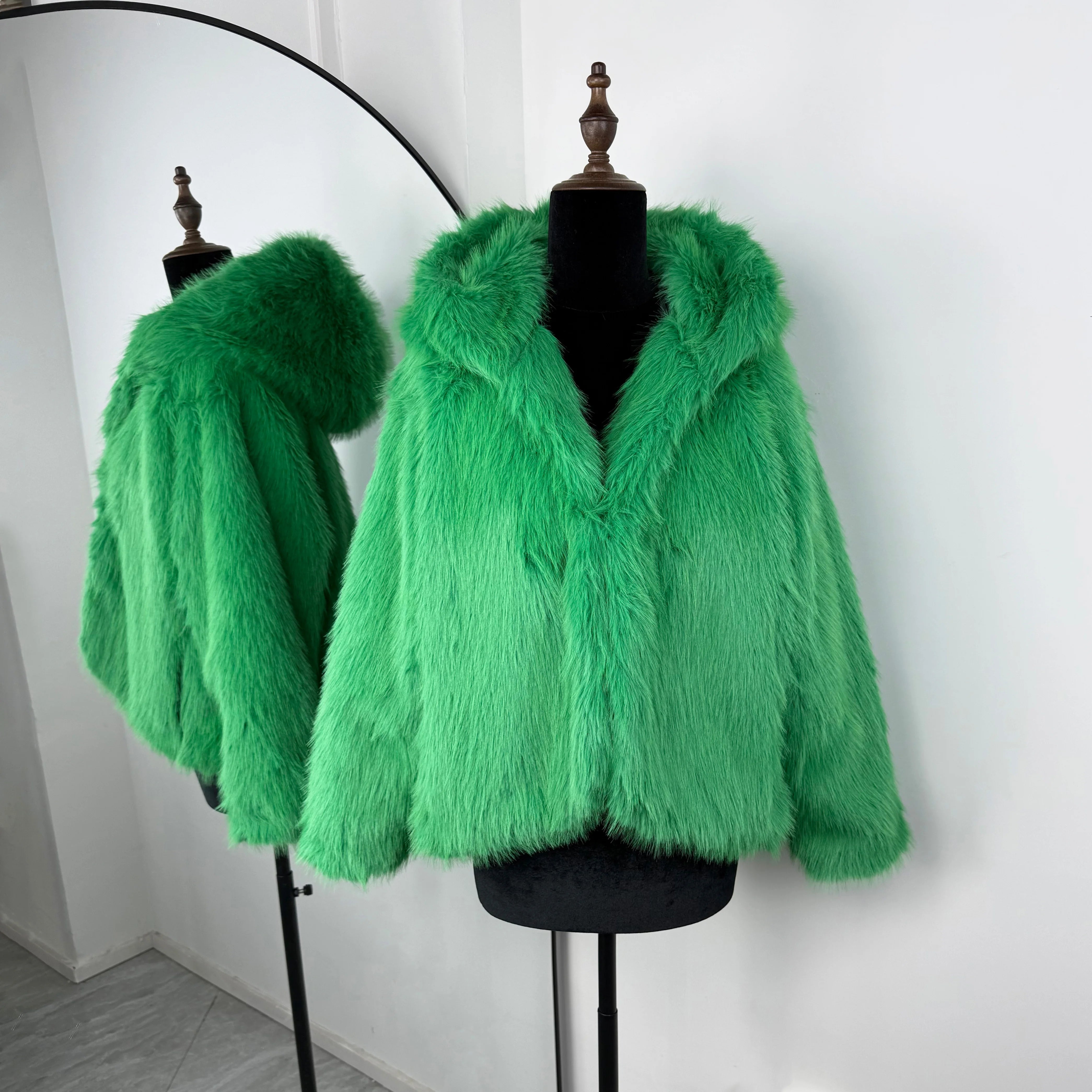 Damen-Bomberjacke aus rotem Kunstpelz – Plüschige, einfarbige kurze Winterjacke