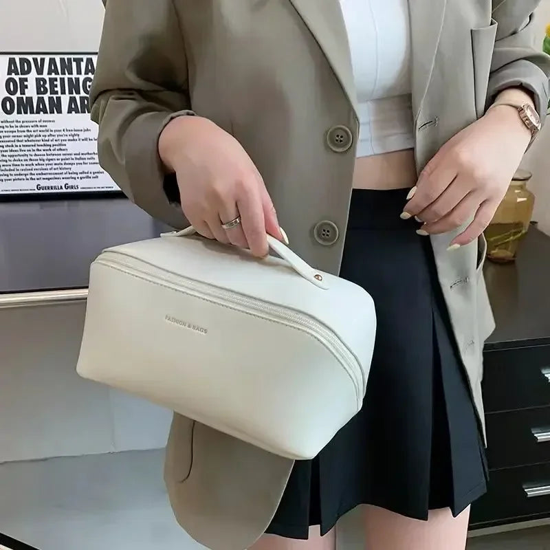 Das Reiseetui „Elite-Organizer“: Luxuriöse Make-up-Box für Damen