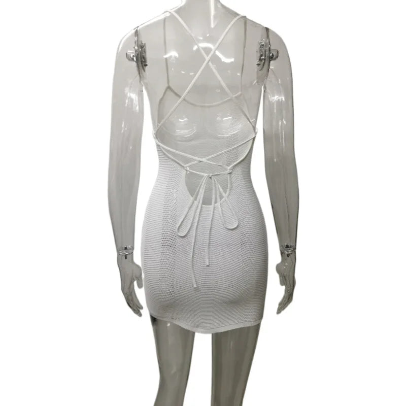 Weißes gestricktes, rückenfreies Minikleid – Sexy trägerloses figurbetontes Sommerkleid