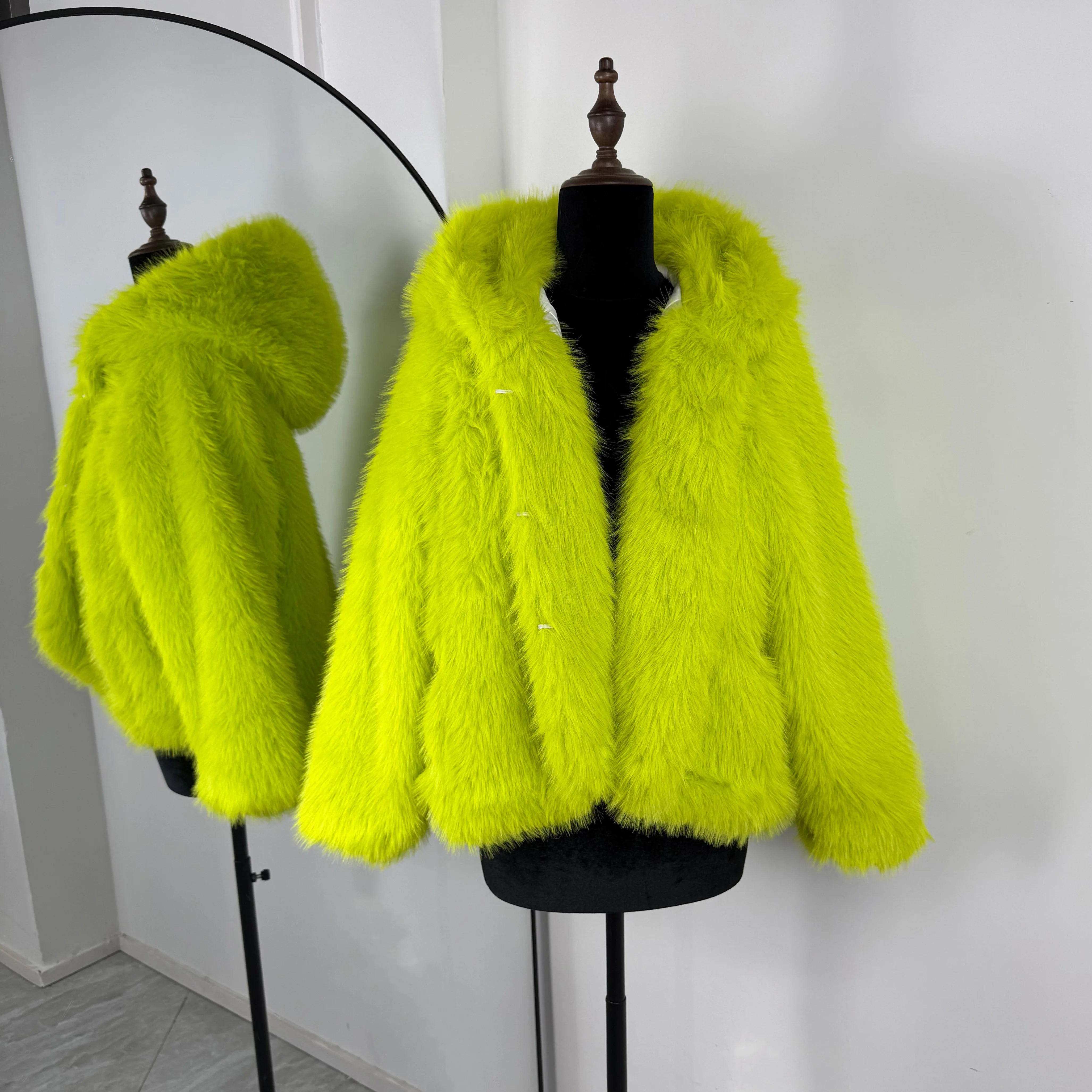 Damen-Bomberjacke aus rotem Kunstpelz – Plüschige, einfarbige kurze Winterjacke