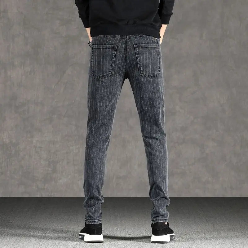 Herren hochelastische schmale Jeans – vertikal gestreifte Denim-Hose