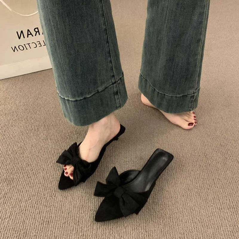 Elegante Damen Pantoletten mit Schmetterlingsknoten und niedrigem Absatz – Modische offene Party-Pumps