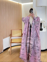 Die „Royal Archive“ Vintage Print Abaya | Offener Cardigan & Dubai Luxus Robe