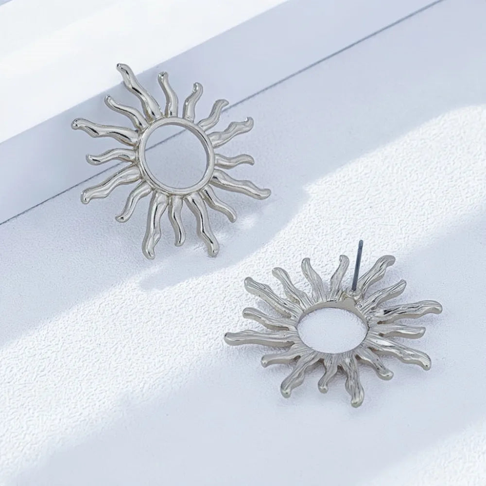 Vintage hohle Sonnenblumen-Ohrstecker für Damen