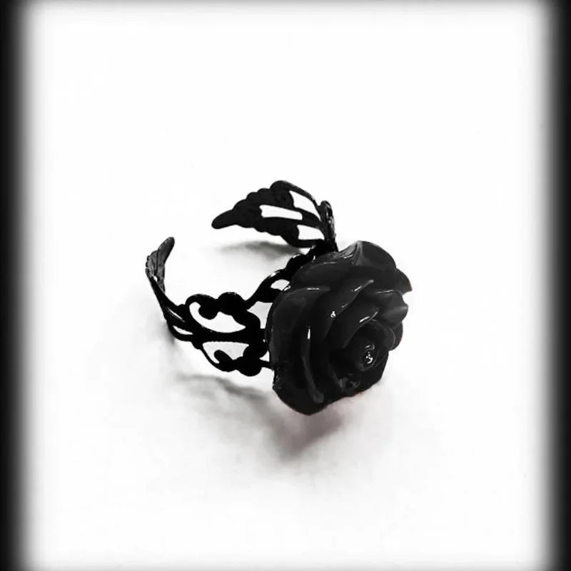 Retro Goth Red Rose Ring for Women – Punk Personality Flower Finger Ring