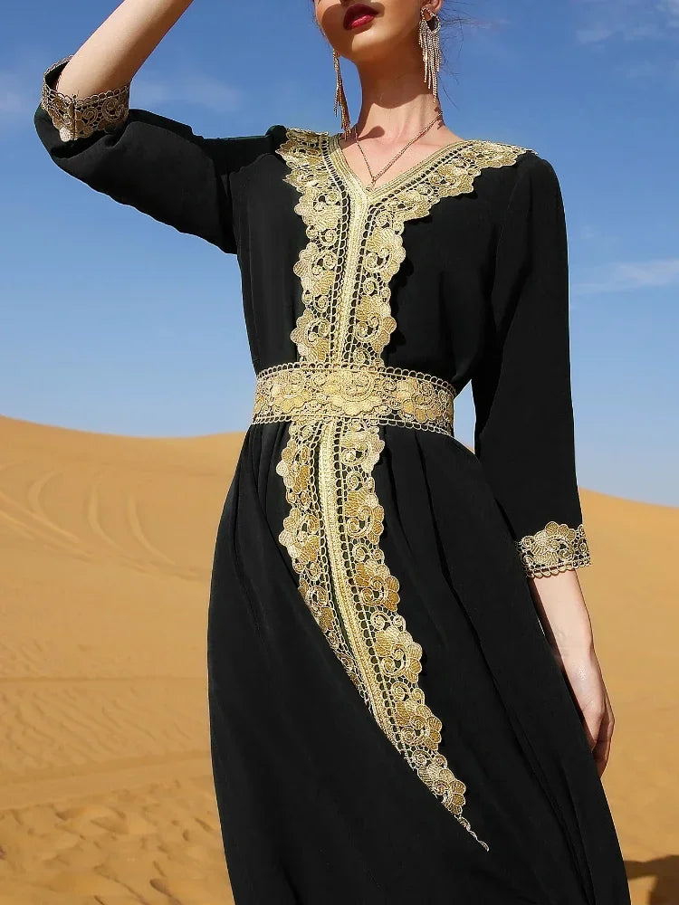 Das Spitzenkleid „Lumiere“ – Signature Dubai Arab Abaya – Bestickter Kaftan aus Spitze (Boutique)