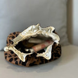 Das Safari-Glam Reiseetui: Leoparden-Kosmetiktasche