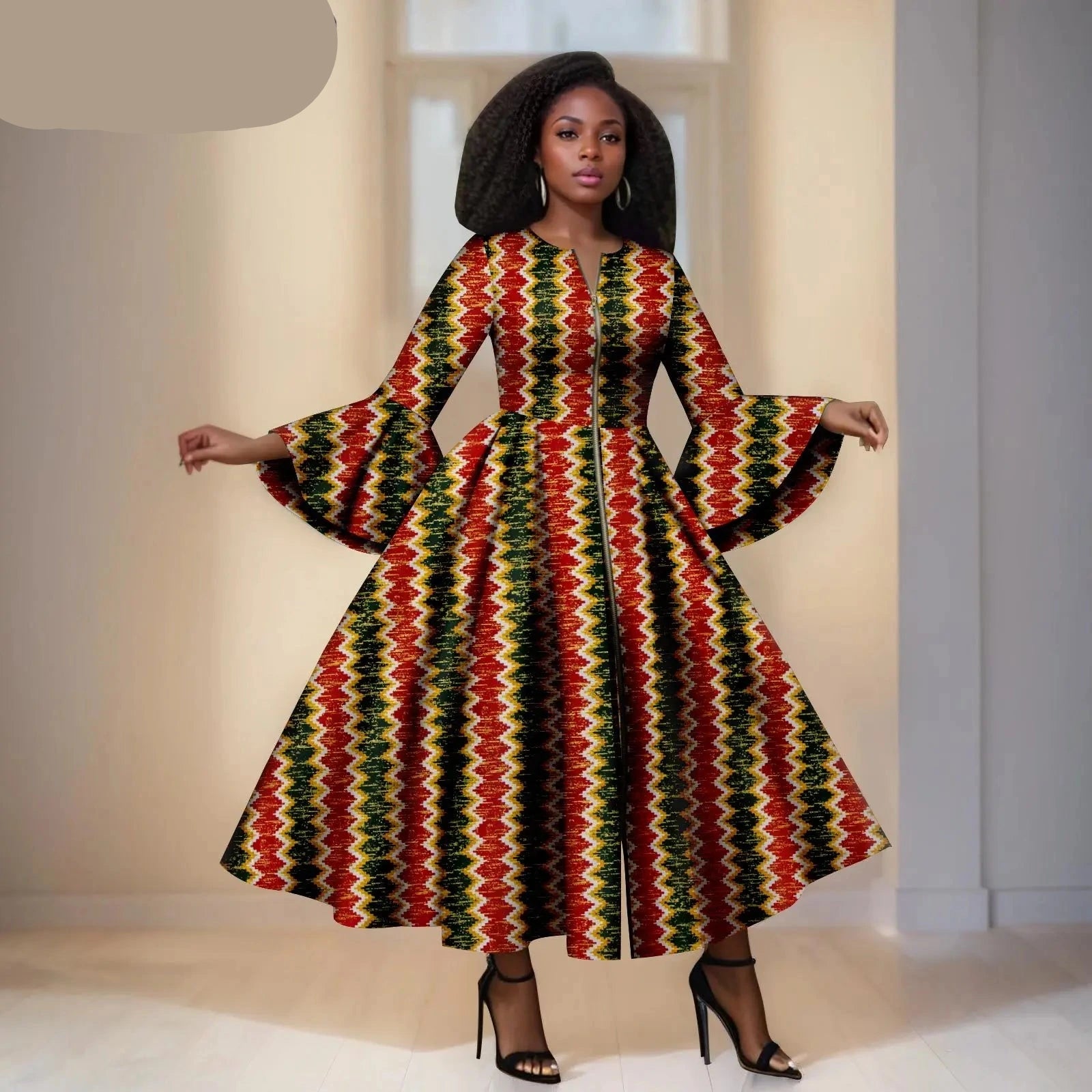 Das Maxi-Kleid "Aura": Kühnes afrikanisches Print-Kleid mit dramatischen ausgestellten Ärmeln