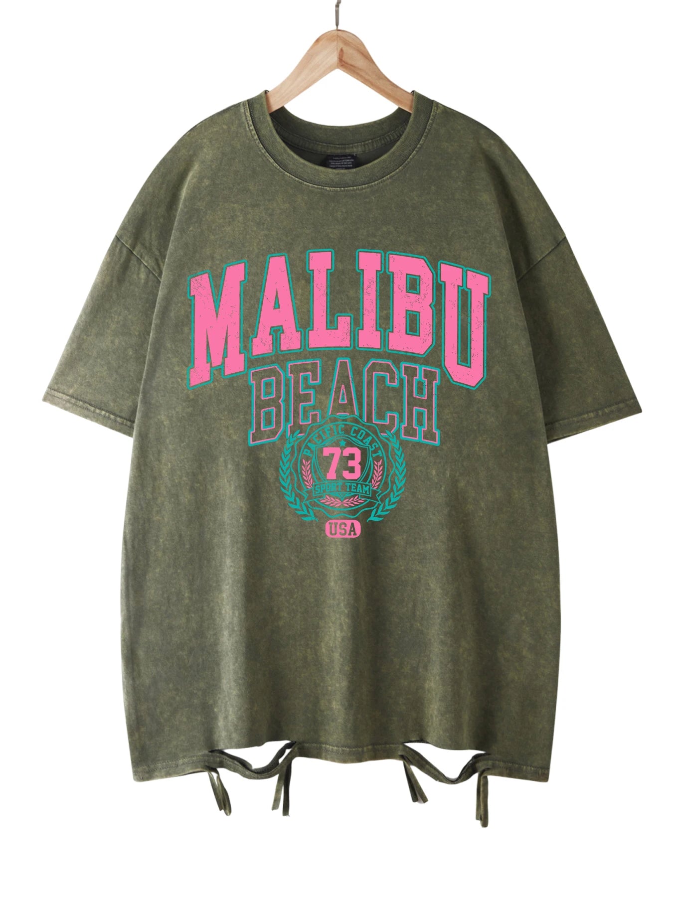 Das Malibu Retro T-Shirt: Sun-Washed Baumwoll-Grafik-T-Shirt mit Vintage-Schriftzug