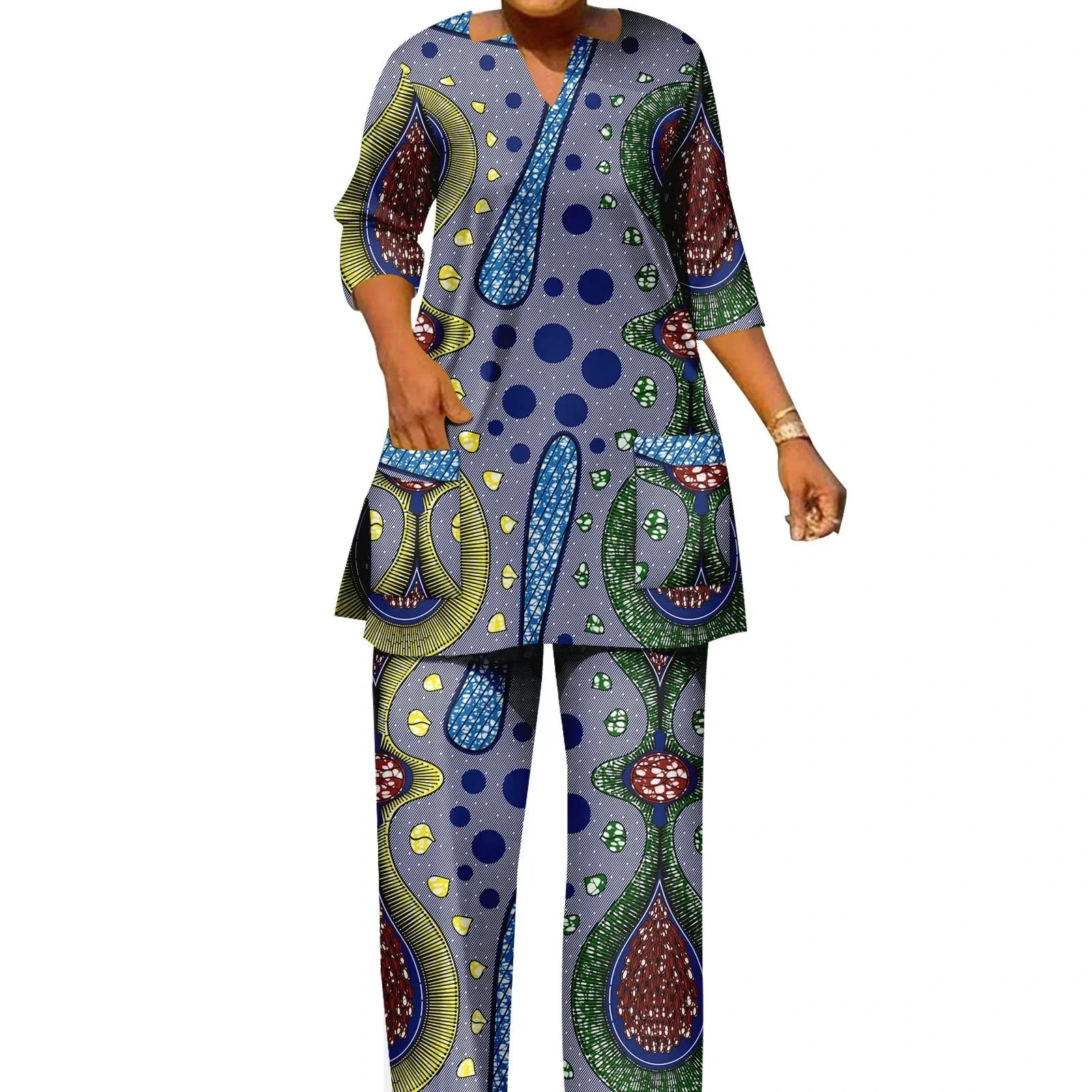 Das "Kente Luxe" Co-ord: Afrikanisch bedrucktes, lebhaftes V-Neck-Hemd & maßgeschneiderte Hose im Set