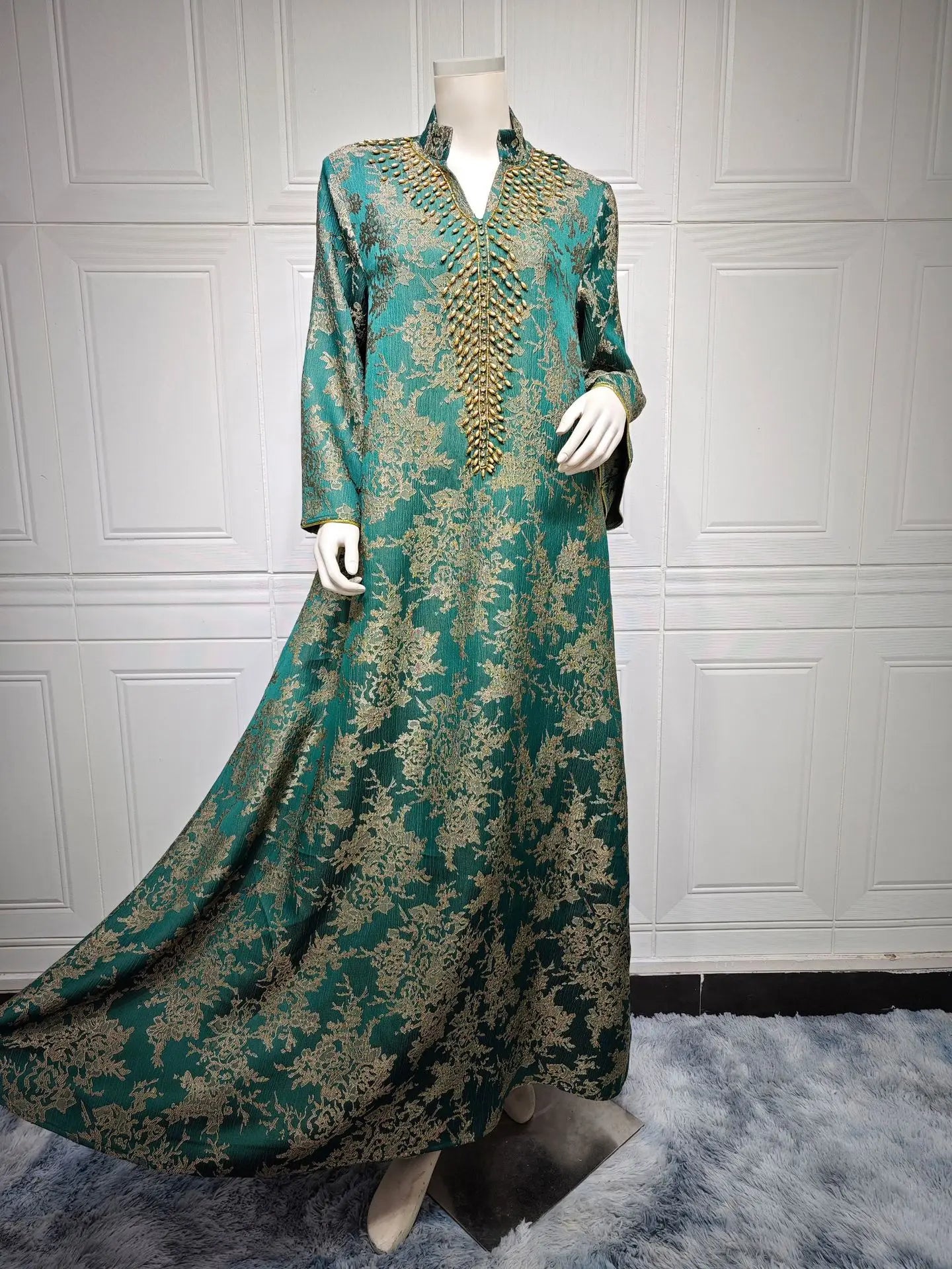 Perlenbesetzter muslimischer Abaya für Damen | Elegante Jalabiya mit Stehkragen und marokkanisches Partykleid