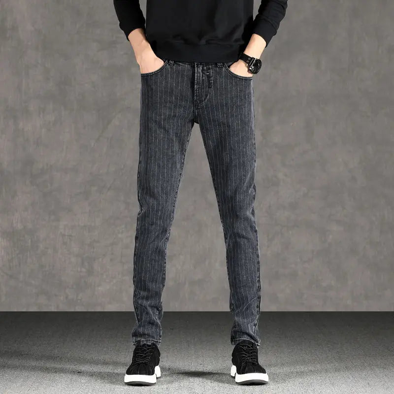 Herren hochelastische schmale Jeans – vertikal gestreifte Denim-Hose