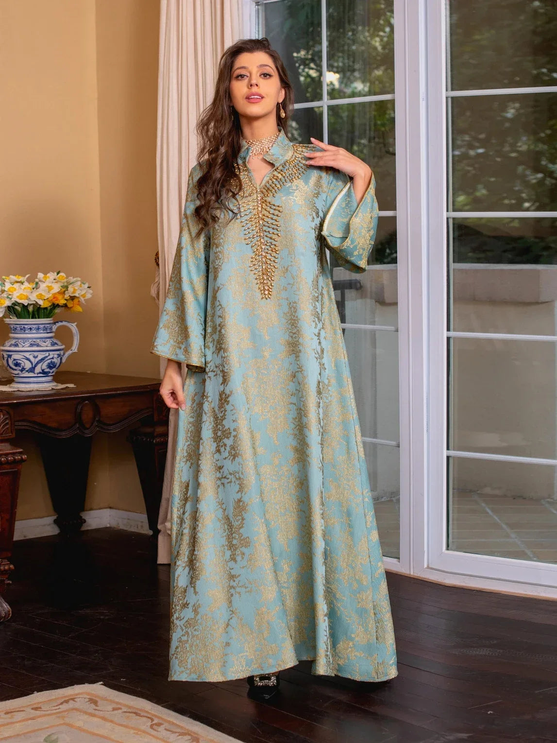 Perlenbesetzter muslimischer Abaya für Damen | Elegante Jalabiya mit Stehkragen und marokkanisches Partykleid