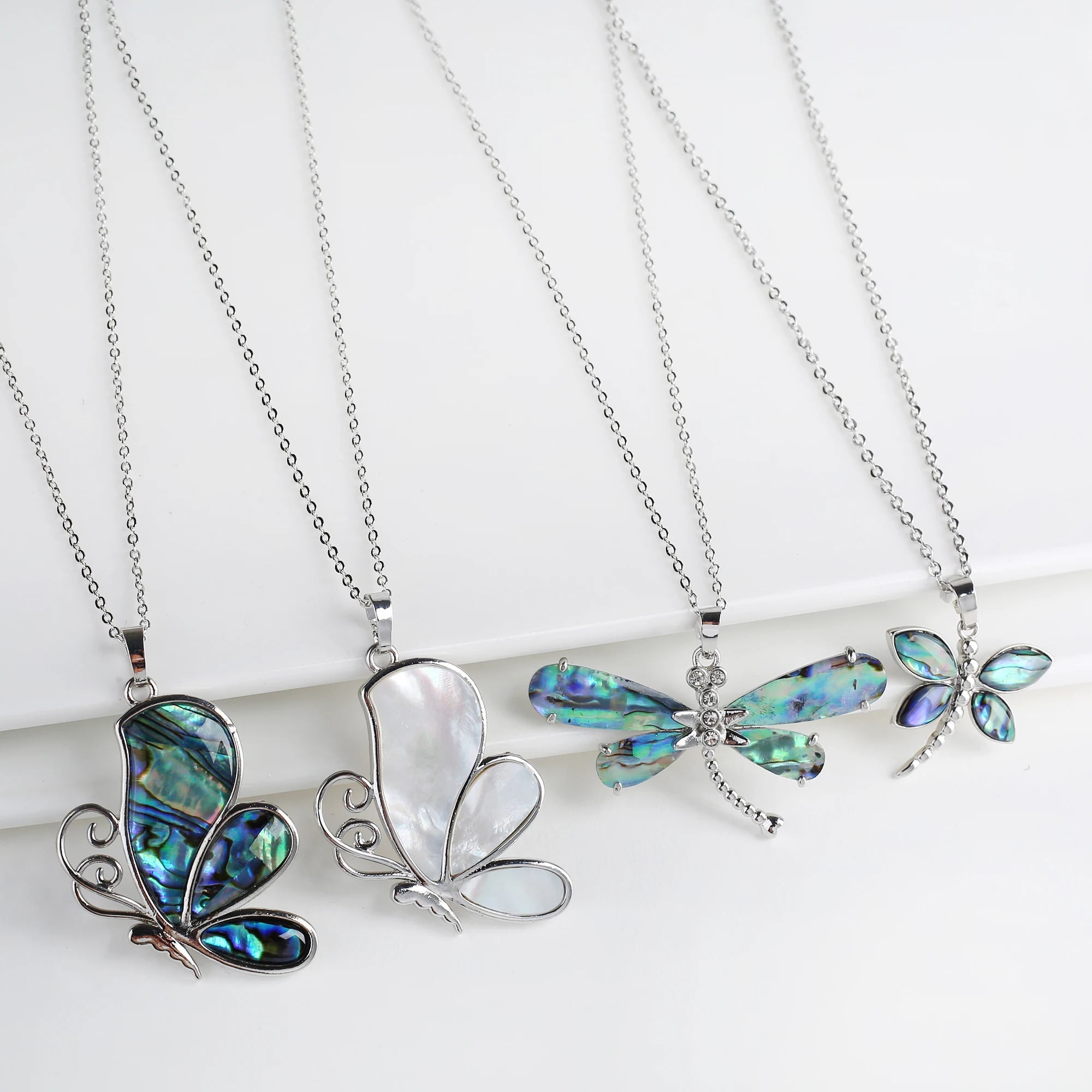 Halskette mit Anhänger aus natürlicher Abalone-Muschel in Schmetterling- und Libellenform