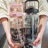 2L große Wasserflasche mit Strohhalm – Auslaufsicherer Kunststoff-Sportkrug mit Zeitmarkierung & motivierenden Zitaten