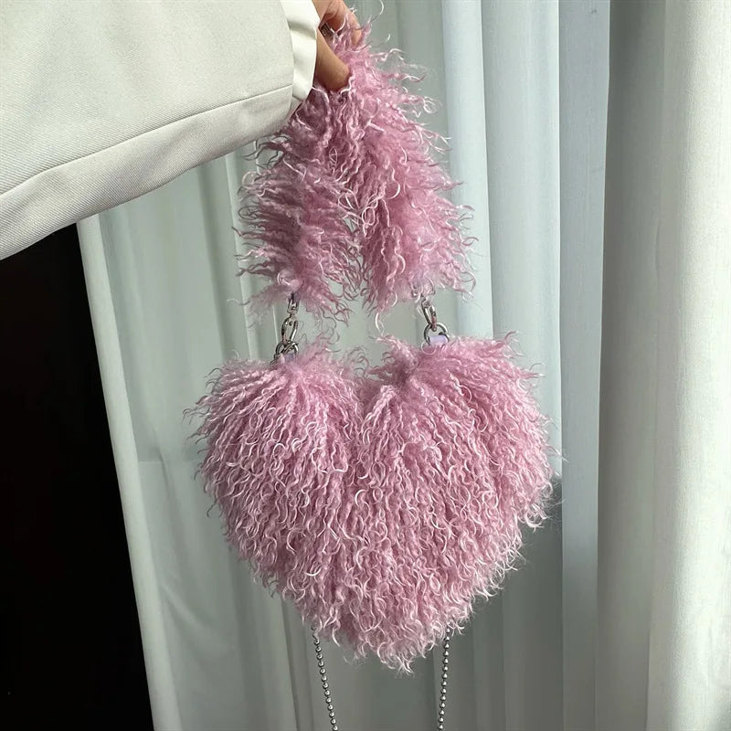 Cupid’s Cloud: Premium Kunstfelltasche in Herzform aus mongolischem Kunstfell – Luxuriöse, zottelige herzförmige Umhängetasche