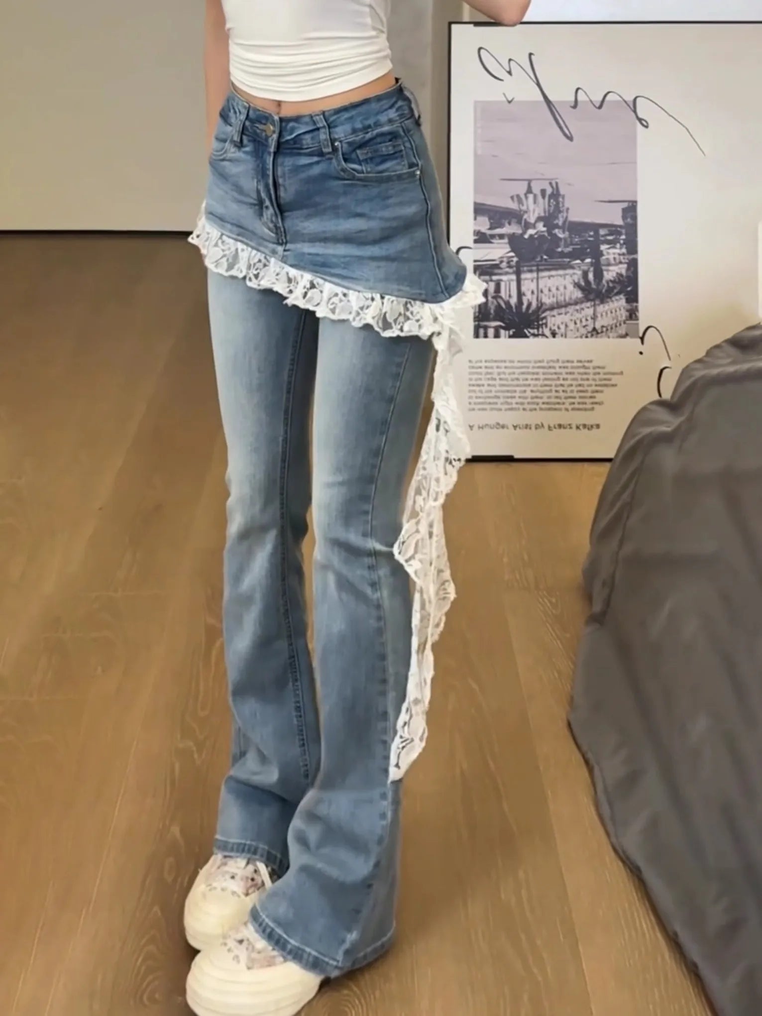 Damen Jeans mit Spitzenbesatz im Fake Two-Piece Design | Jeansrock in Mikro-Schlaghose-Optik