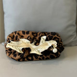 Das Safari-Glam Reiseetui: Leoparden-Kosmetiktasche