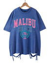 Das Malibu Retro T-Shirt: Sun-Washed Baumwoll-Grafik-T-Shirt mit Vintage-Schriftzug