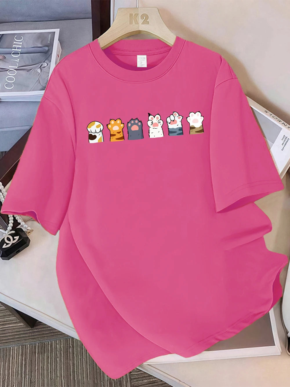 Buntes Katzenpfoten-T-Shirt aus Baumwolle | Süßes Tierdruck-T-Shirt für Damen