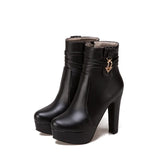 The Apex Buckle: Strukturierte Plateau-Stiefeletten – Luxuriöser klobiger High-Heel-Bootie