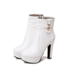 The Apex Buckle: Strukturierte Plateau-Stiefeletten – Luxuriöser klobiger High-Heel-Bootie