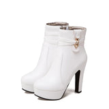 The Apex Buckle: Strukturierte Plateau-Stiefeletten – Luxuriöser klobiger High-Heel-Bootie